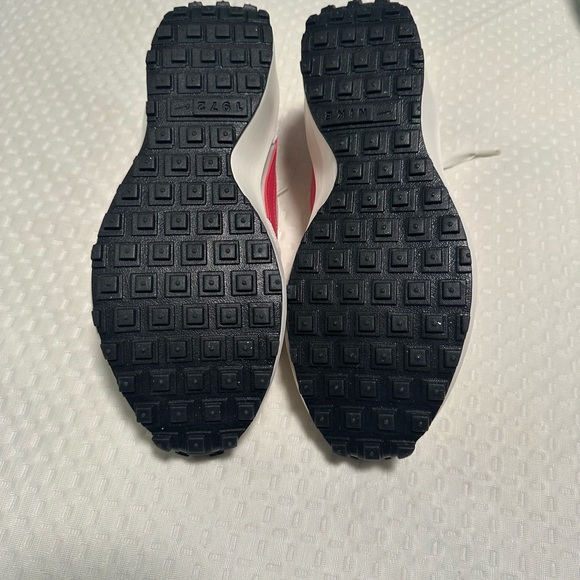 Nike Waffle Debut Sail /Pink Casual Sneakers Womens Shoes Size 6 DH9523-108 New - Picture 3 of 7